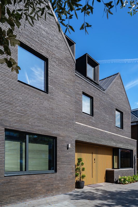 CONTEMPORARY FAMILY HOME IN WIMBLEDON VILLAGE