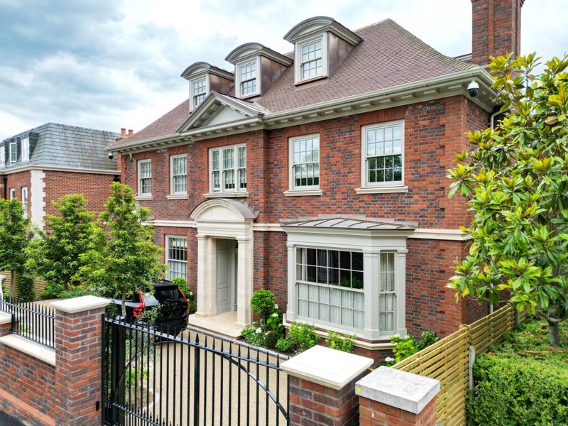 NEW BUILD FAMILY HOME IN WIMBLEDON VILLAGE