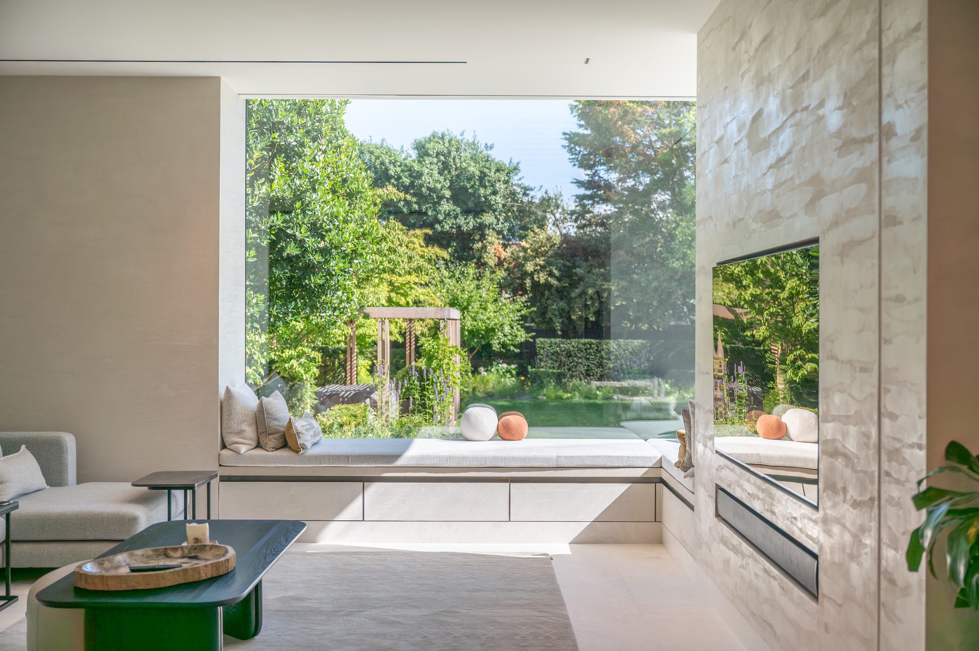 Contemporary Extension in Wimbledon