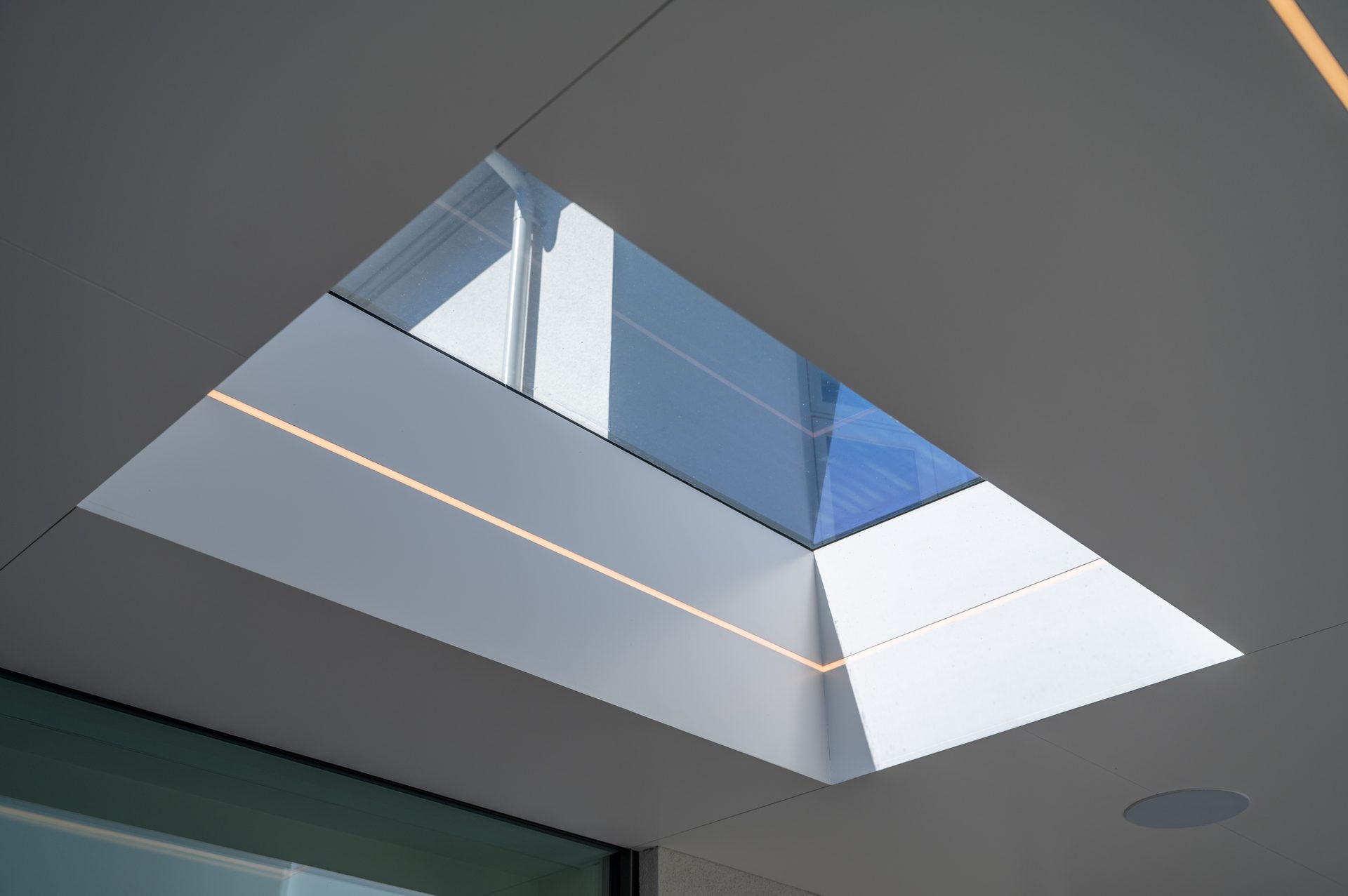 Contemporary Extension in Wimbledon