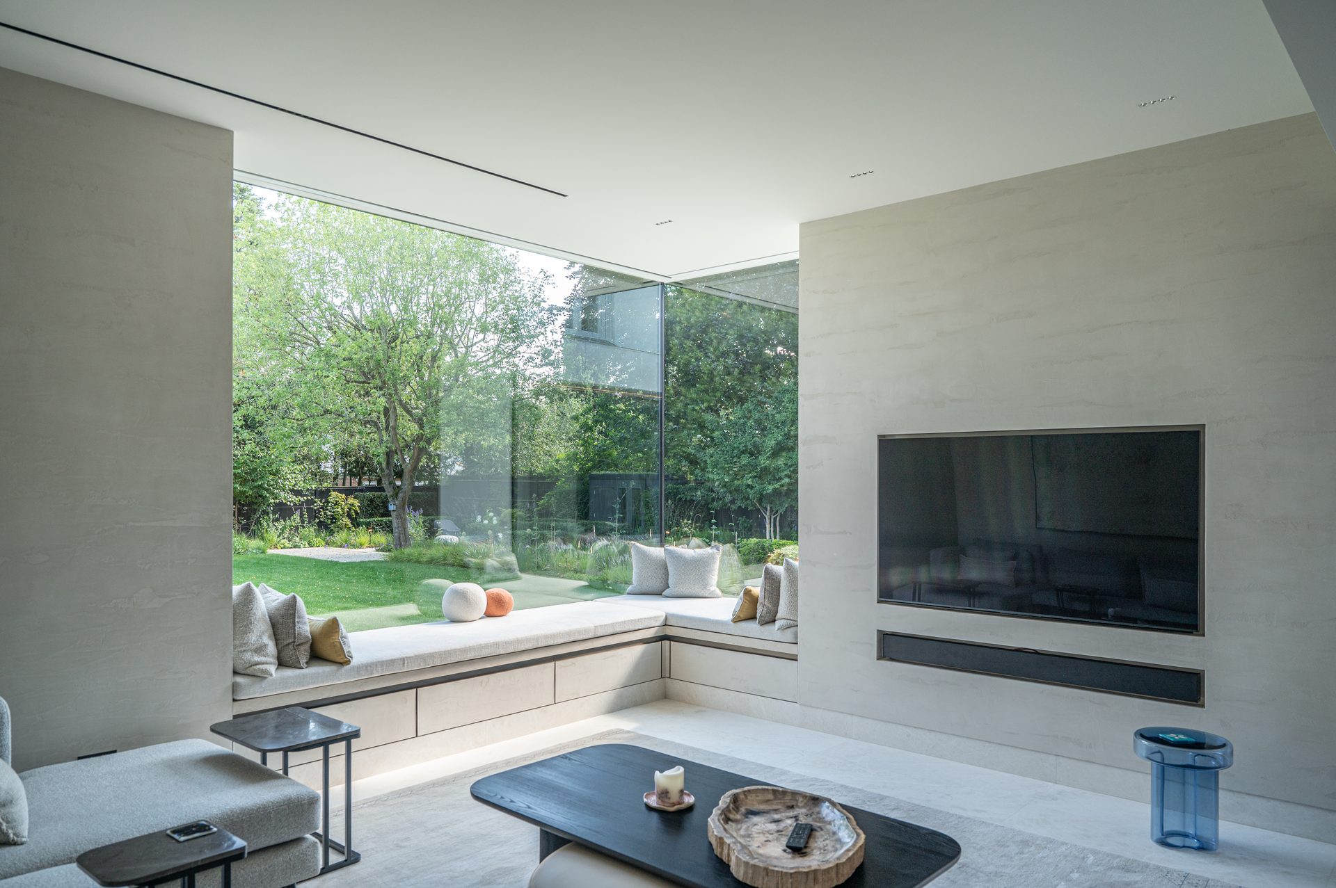 Contemporary Extension in Wimbledon